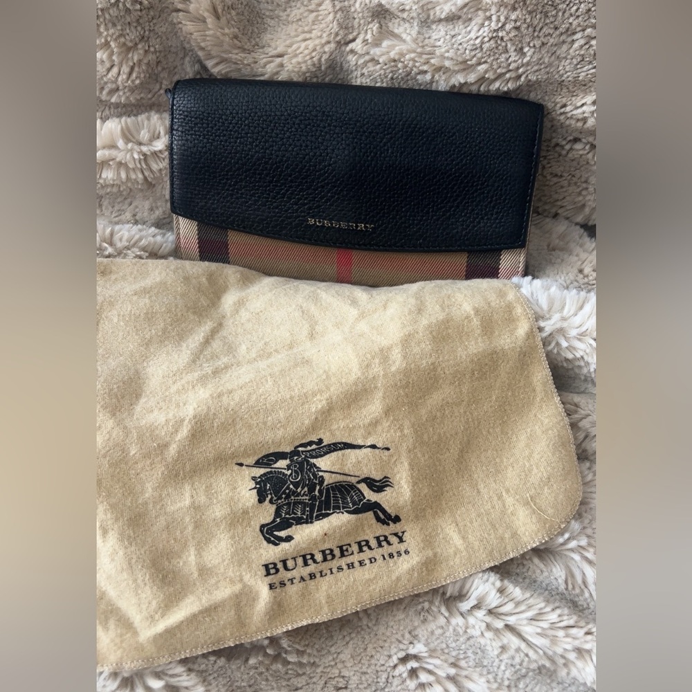 Burberry | Women’s Sleek Design Long Wallet Leather & Canvas Snap Closure - Picture 11 of 11